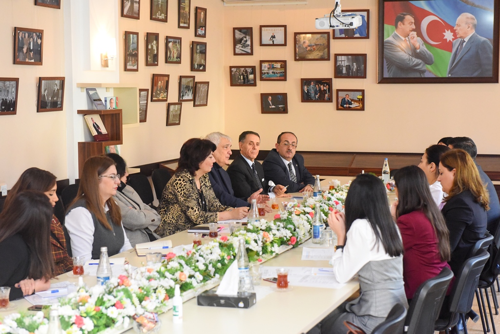 Kamal Abdulla Təhsil İnstitutunun direktoru ilə görüşüb