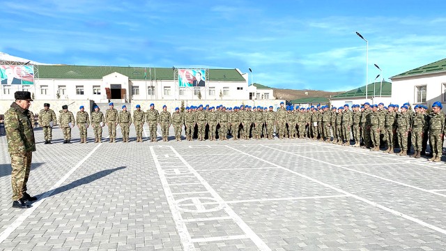Baş Qərargah rəisi hərbçilərə tapşırıqlar verdi - FOTOLAR