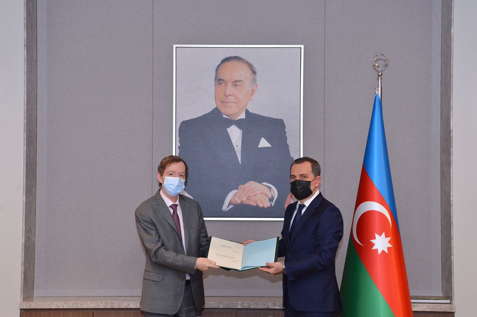 Əlcəzairin yeni səfiri Azərbaycana gəldi