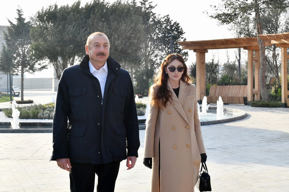 Prezident və və birinci xanım Xətaidə açılışda...