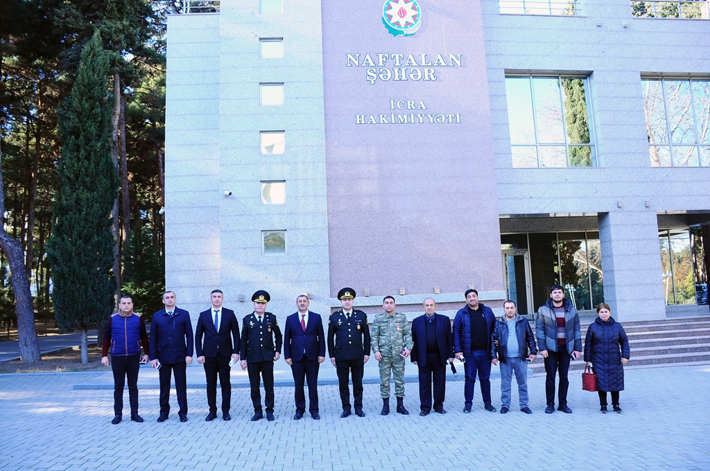 Naftalanda qazilərə medallar verildi