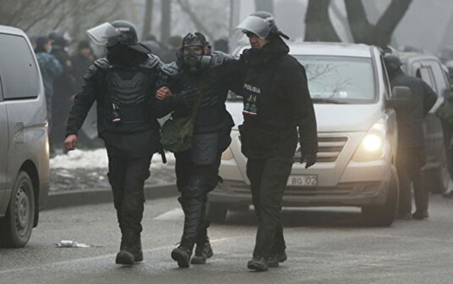 Almatıda iğtişaşlarda 12 polis öldürülüb