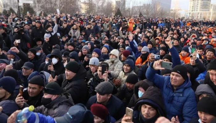 Qazaxıstanın müstəqilliyi təhdid ALTINDADIR