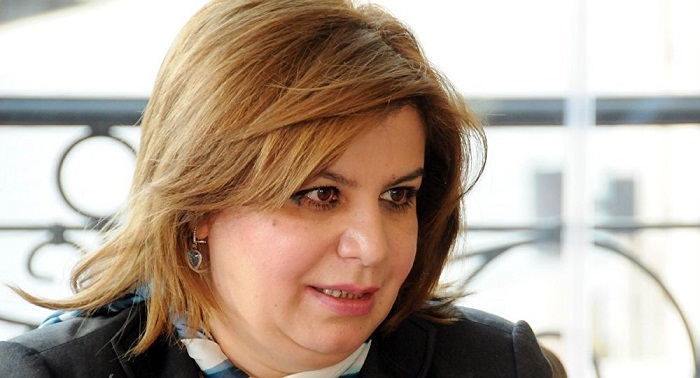 Sabiq deputat şagirdə şillə vuran direktorun müdafiəsinə QALXDI