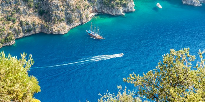 Daşqınlar turizm bölgələrini iflic etdi