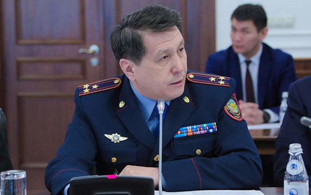 Qazaxıstanda general intihar etdi