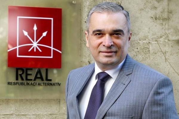 Ədalət Vəliyev İlqar Məmmədovla siyasi dialoq məsələsini müzakirə etdi