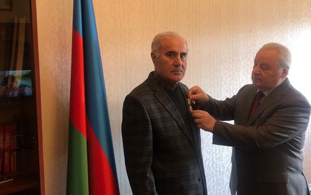 Səfər Əbiyev keçmiş mətbuat katibini təltif etdi - FOTO