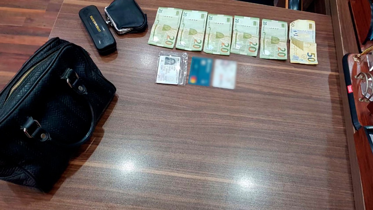 Həmcinsini bankomatda izlədi, çantasını oğurladı - FOTO