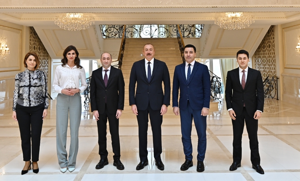 Prezidentdən müsahibə götürən yerli jurnalistlər: üç telekanal iştirak etməyib 