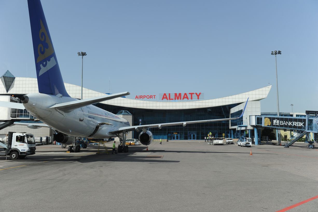 Almatı Hava Limanı fəaliyyətini bərpa edir