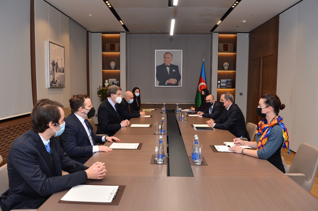 Ceyhun Bayramov Devid Harrisi qəbul etdi
