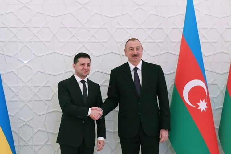 Əliyevin Kiyev səfəri: Bakı “yeni soyuq müharibə”də hansı gedişi edir? - TƏHLİL