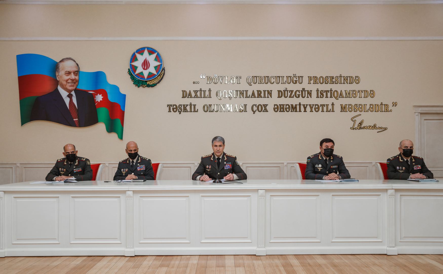 Vilayət Eyvazov əməliyyat müşavirəsi keçirdi