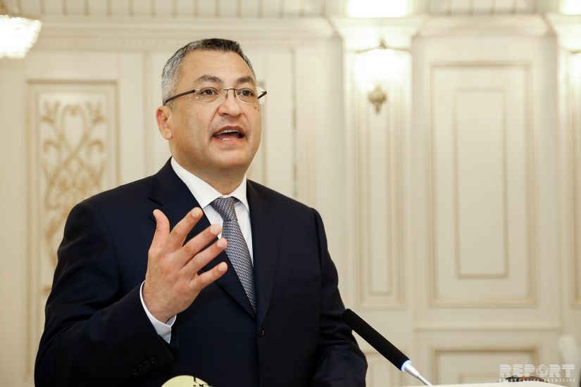 Prezident Rövşən Rzayevi təltif etdi