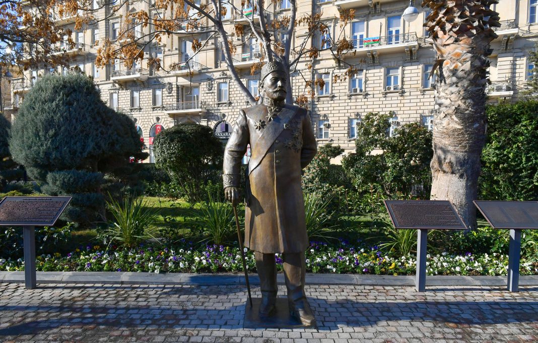 “Səhərə qədər yatmamışam” - Tağıyevin heykəlinin müəllifi