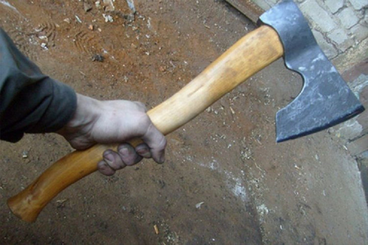Anasını baltalayan oğul axtarılır - FOTO