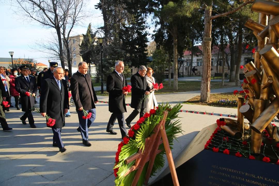 Binəqədidə “Güllə yağışı” abidəsi ziyarət edilib - FOTOLAR