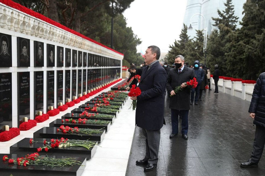 Qazaxıstan səfiri Şəhidlər xiyabanında - FOTO 