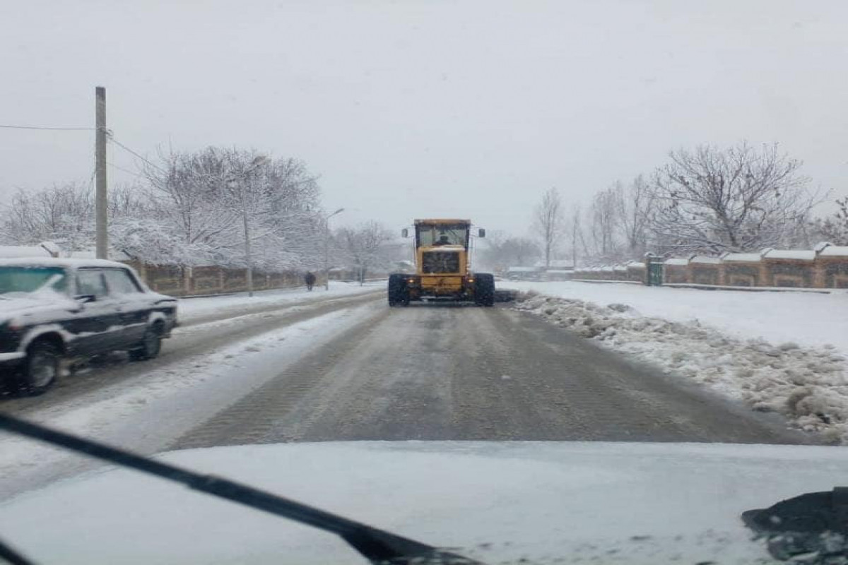 Buz bağlayan magistral yollar - FOTO