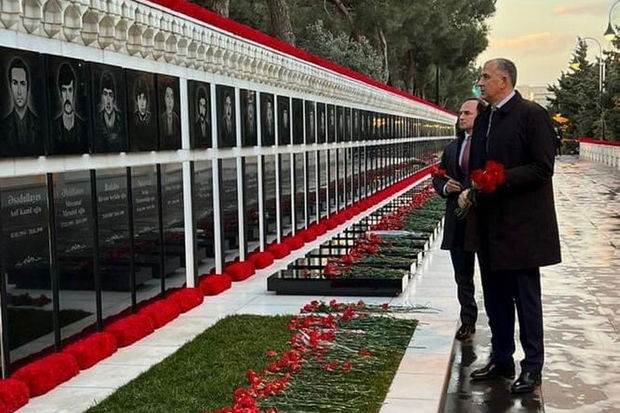 Gürcüstanın Azərbaycandakı səfiri Şəhidlər xiyabanında - FOTO