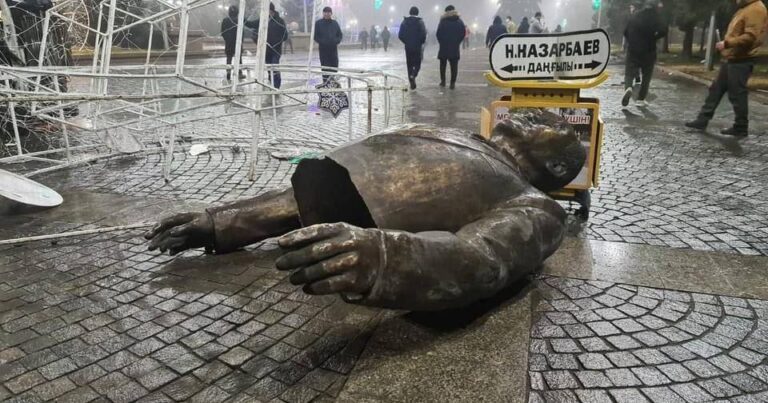 Nazarbayevin dağıdılan heykəlinin aqibəti necə olacaq?