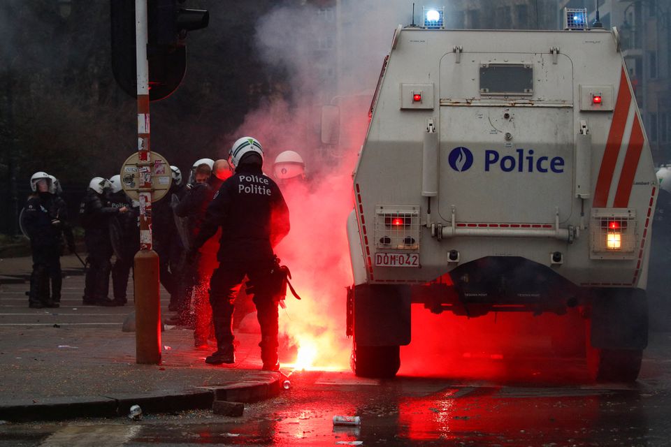 Brüsseldə polislə etirazçılar toqquşdu - 15 yaralı var