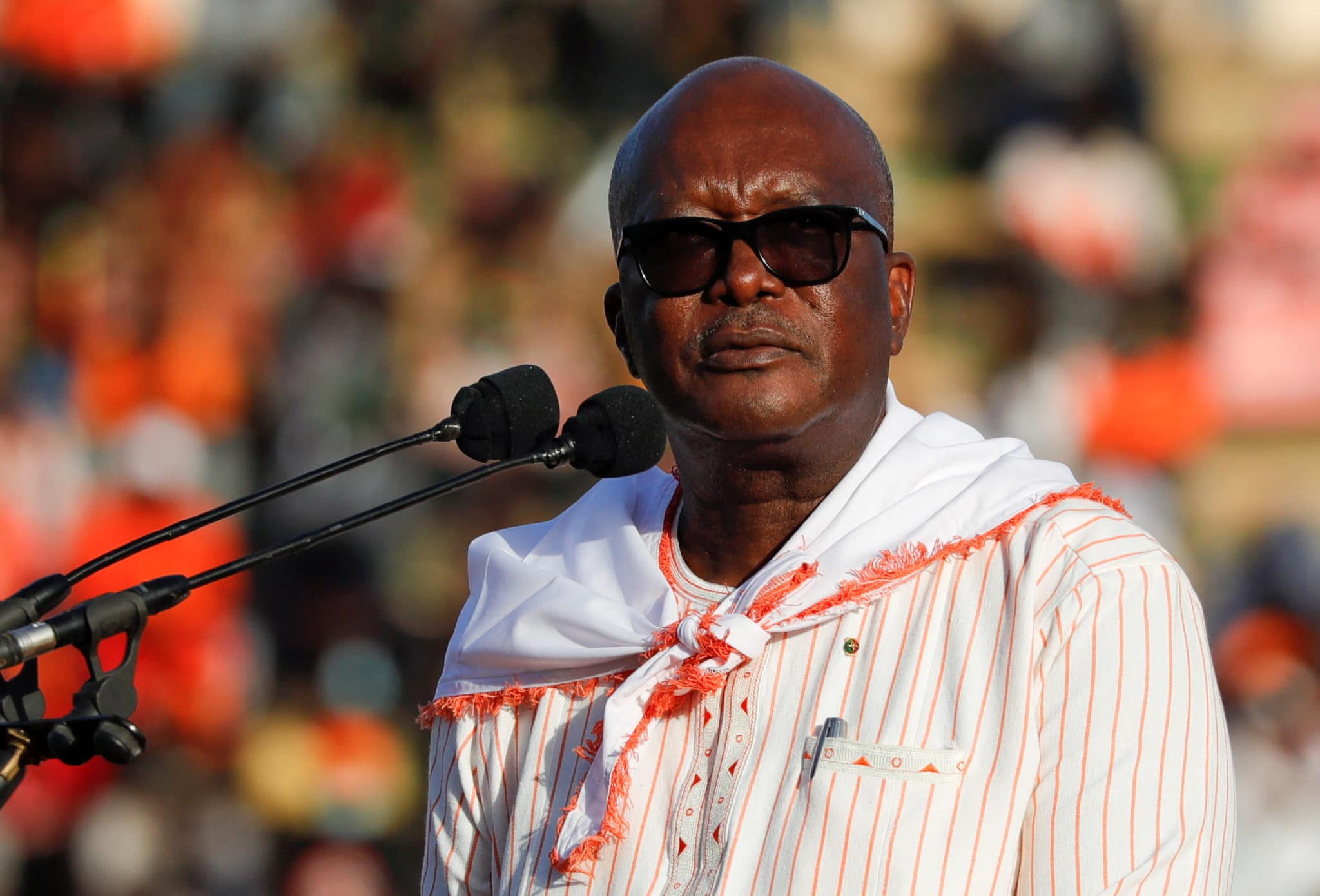Burkina Fasoda hərbi çevriliş - Prezident istefa verdi