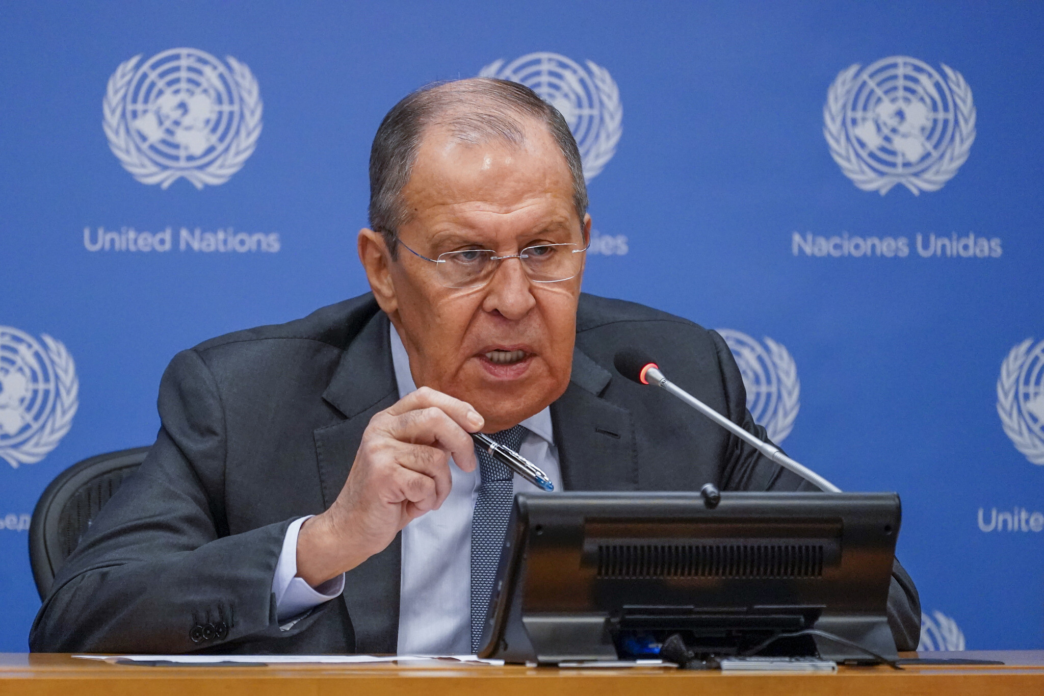 Qərb Rusiyanın gücünü sarsıtmağa çalışır - Lavrov