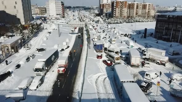 İstanbulda sürücülər 33 saat yolda qalıb - FOTOLAR