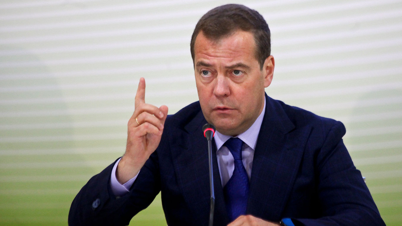 Medvedev: “Müharibə onun vecinə deyil”