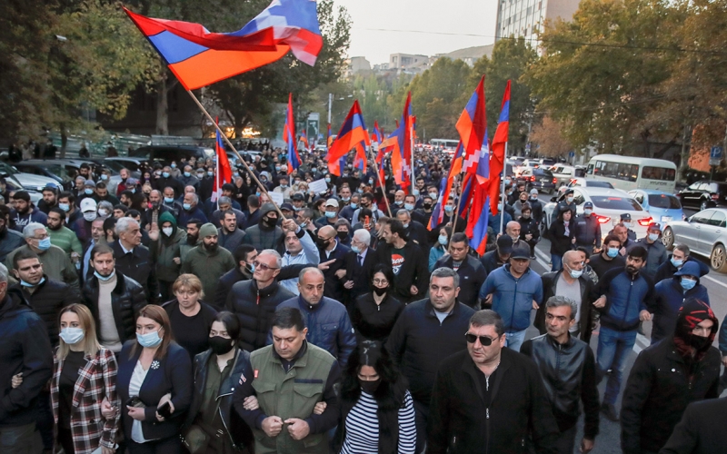 Qarabağdan qaçan ermənilər İrəvanda ETİRAZA QALXDI