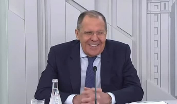 Lavrov Qərbin hədələrinə zarafatla cavab verdi
