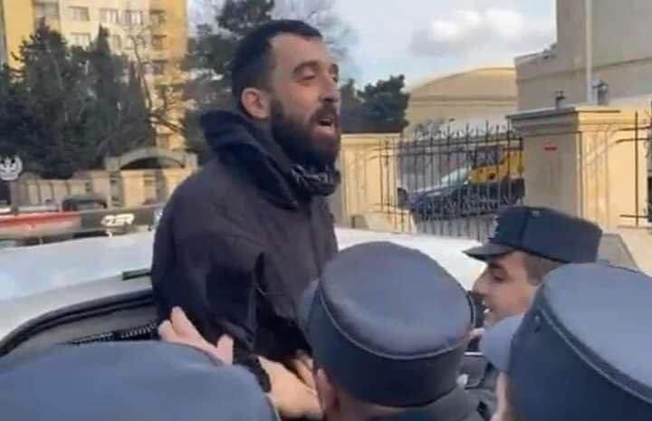 Türkiyə bayrağının ipini kəsən şəxs yaxalandı - VİDEO 
