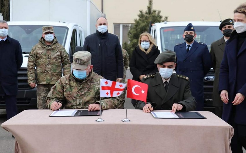 Türkiyə Marneuli aerodromu üçün texnikalar verdi