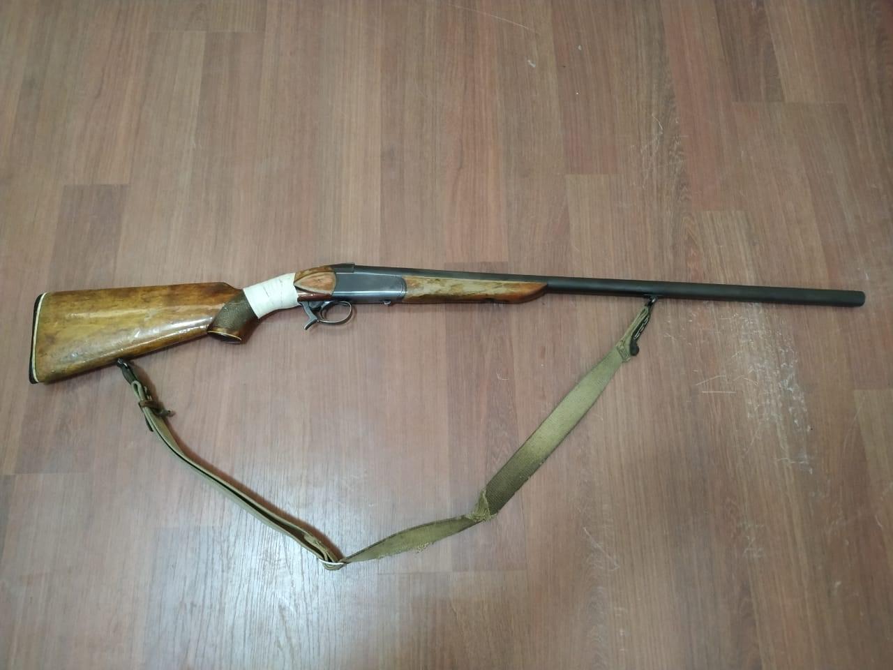 Ağsuda qanunsuz silah götürüldü