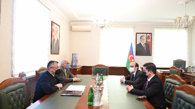 Rövşən Rzayev fransalı tarixçi ilə görüşdü