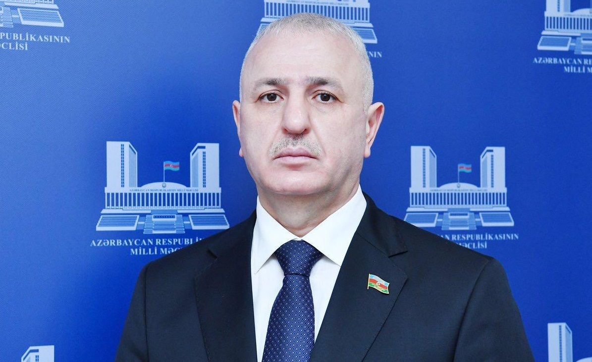 Prezidentin müsahibə üçün məkan seçiminin özü də bir ismarıc idi