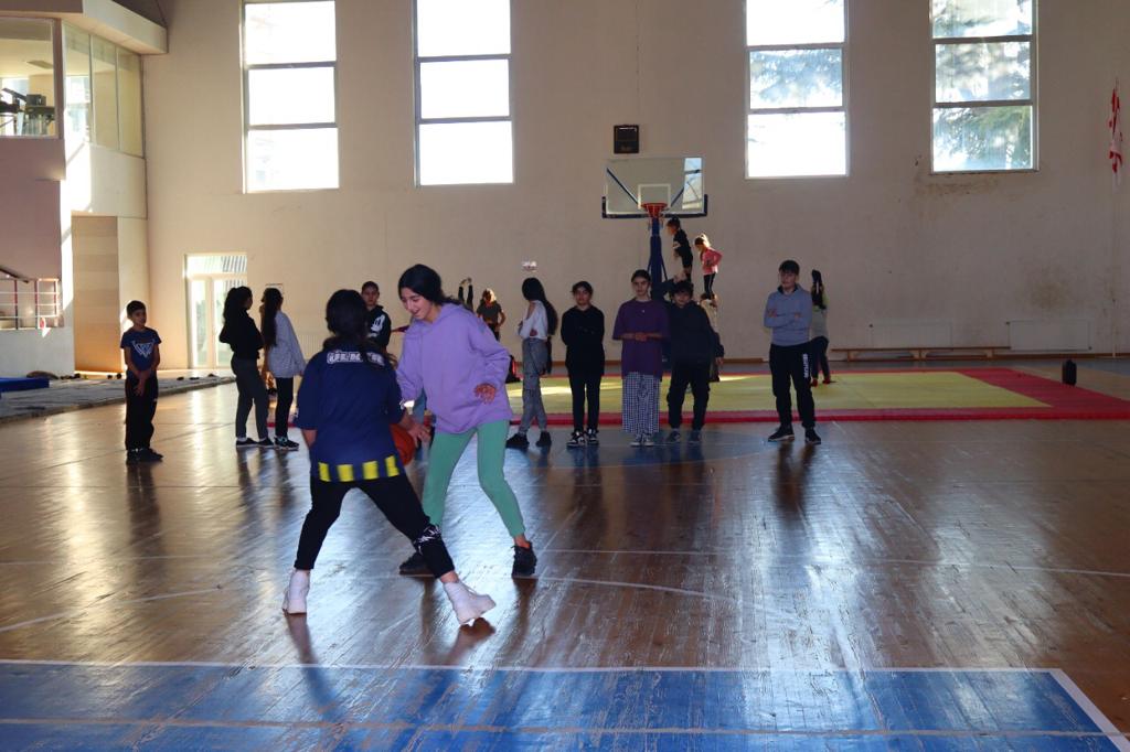 Marneulidə azərbaycanlı qızların basketbol komandası yaradıldı