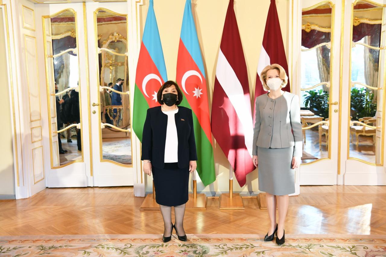 Sahibə Qafarova latviyalı həmkarı ilə GÖRÜŞDÜ