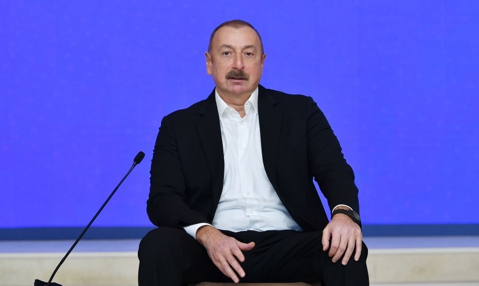 Prezident Polad Həşimovun qızı ilə danışarkən kədərləndi - VİDEO