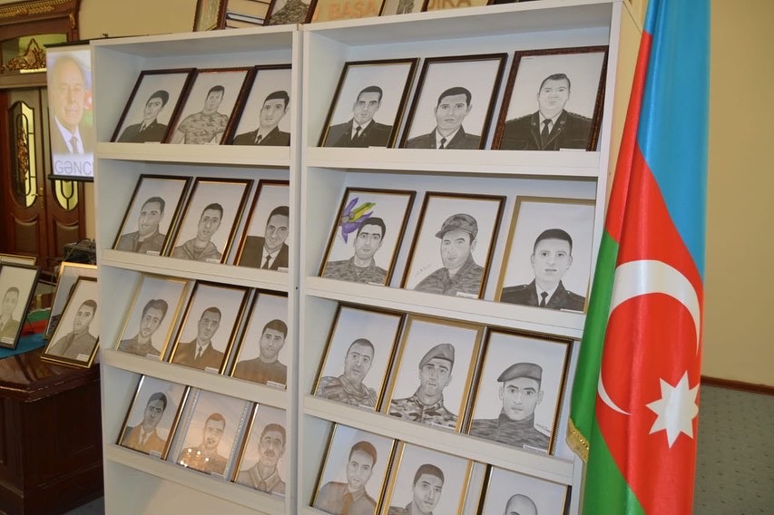 Şəhidlərin portretləri ailələrinə təqdim edilib 