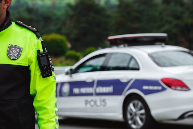 Heykəltaraşdan 2 min tələb edən polislər CƏZALANDIRILDI