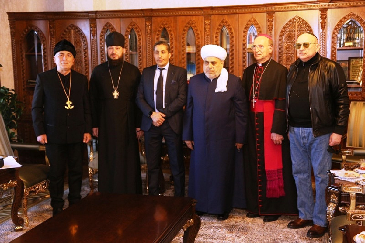 Şeyx fransalı jurnalistlərin suallarını cavablandırdı