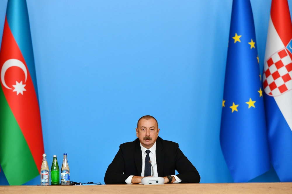 İlham Əliyev nazirlərin toplantısında - YENİLƏNİB