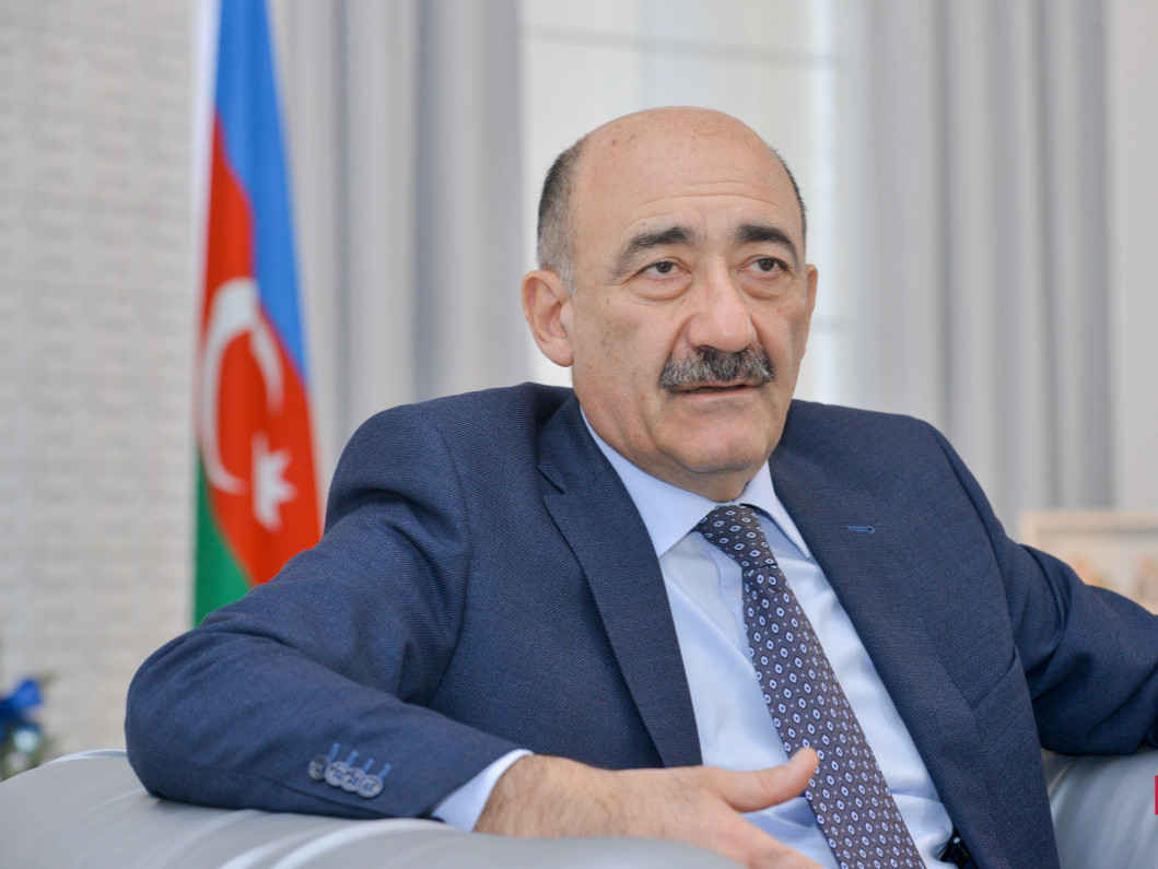 “Aldığım rüşvətin 2,5 milyonunu Qarayevə otağında vermişəm”