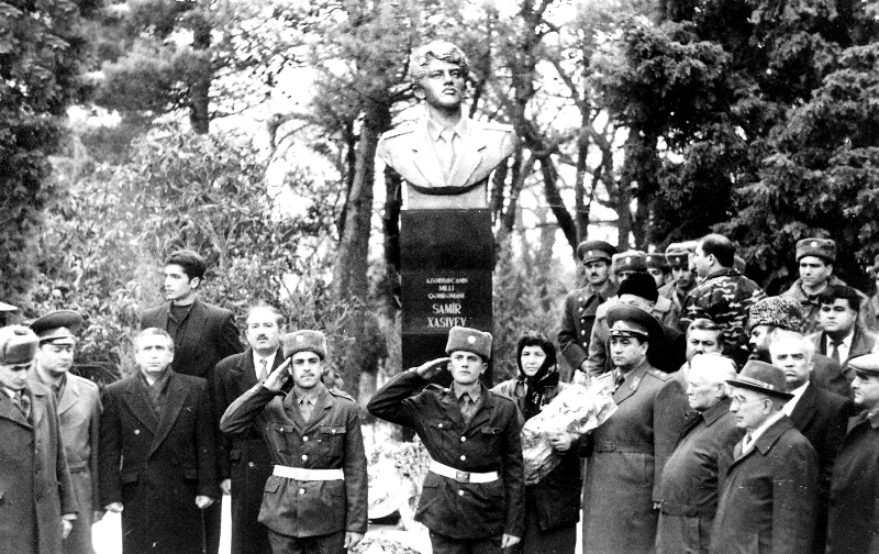 Bir şəklin tarixçəsi: Ramiz Mehdiyevlə Nəcməddin Sadıkov yanbayan... 