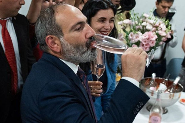 Paşinyan sərxoş olub, Putini təhqir etdi