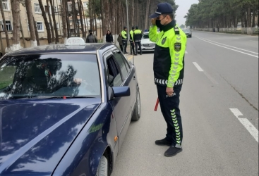 Polis sürücü və sərnişinləri cərimələdi