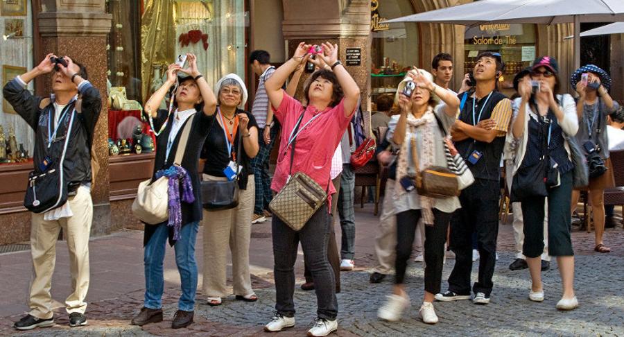 Ölkəyə turist axını AZALIB